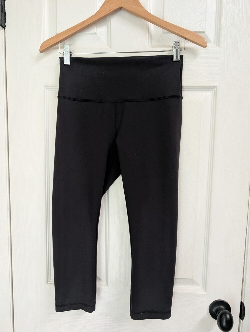 Lululemon Women's 8 Black 21" Capri Leggings